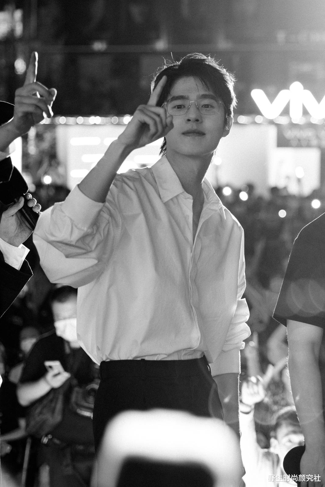 刘昊然|刘昊然，为了你的颜值剃个胡子好吗