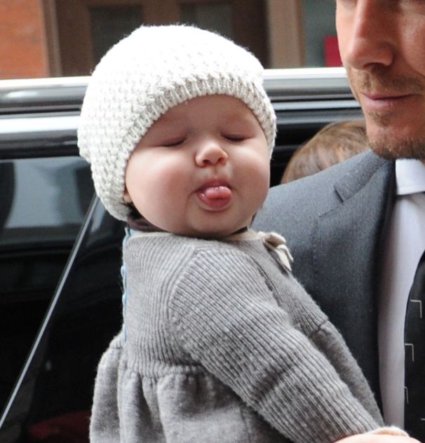 哈珀·贝克汉姆|贝家小七：从嘟嘴萌娃长成漂亮小公主，被父亲和3个哥哥宠上天了