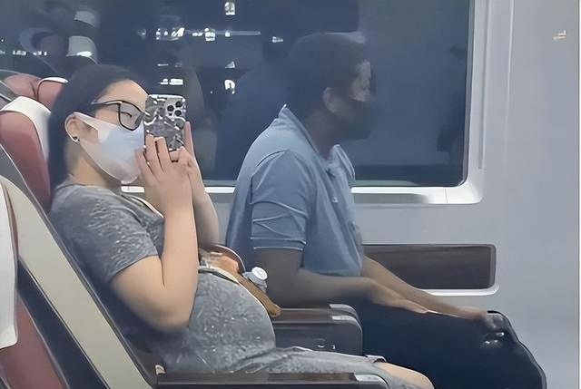 平安|周周在西非报平安，否认老公一夫多妻，网友：别带黑串串回国就行