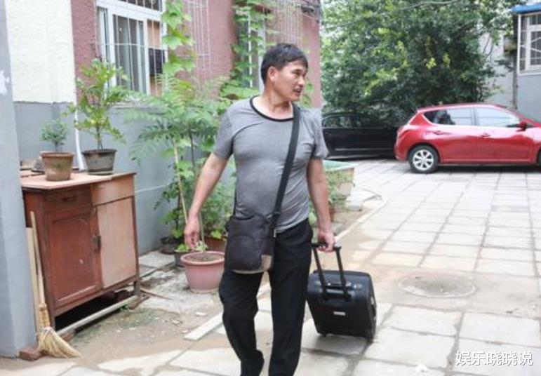 朱之文|曝大衣哥为朱小伟买20W越野车，自己却吃泡面，网友：“真孝顺”