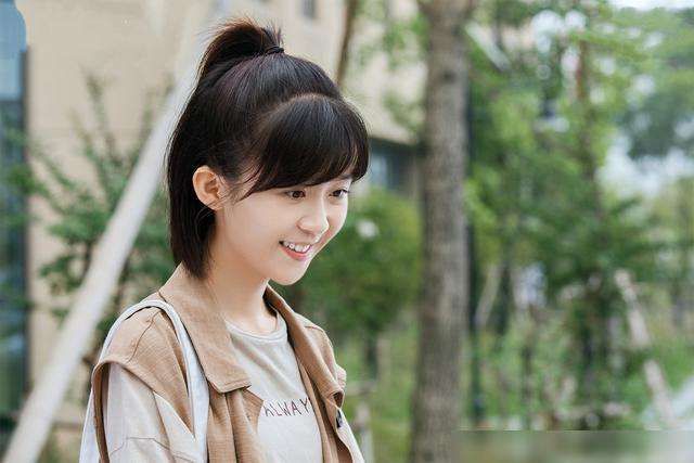 宋伊人|“清纯校花”宋伊人:出道多年不温不火,如今被传背后有人撑腰?