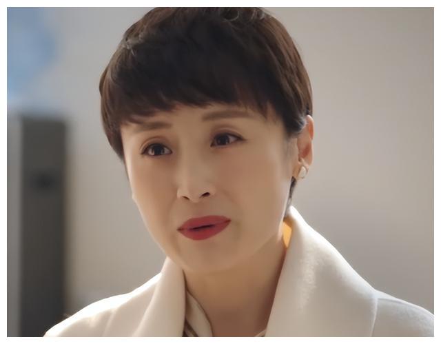 底线|《底线》高开低走，前面很现实很真实，最后的煽情是败笔