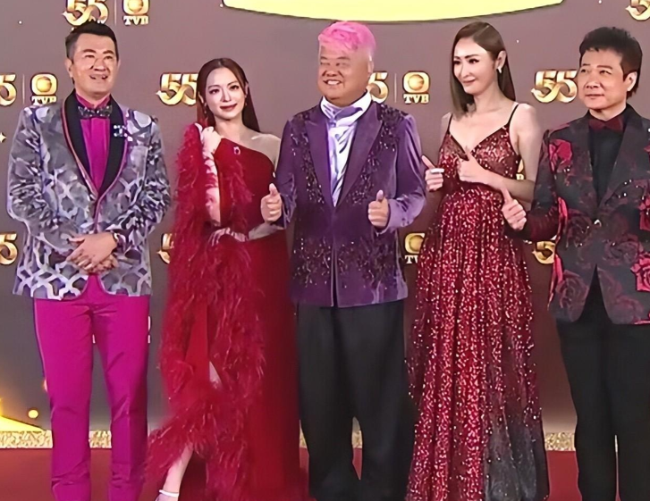 台庆|TVB台庆红毯走秀，众星造型廉价一股影楼风，如同乡村大舞台