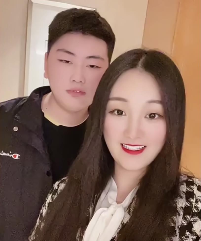 女孩|大衣哥儿子新恋情？女方主动回应，获网友称赞