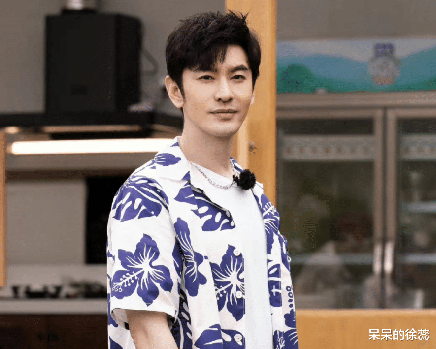 殷桃|同样是《中餐厅》女管家,把赵丽颖跟殷桃放一起,差别出来了!