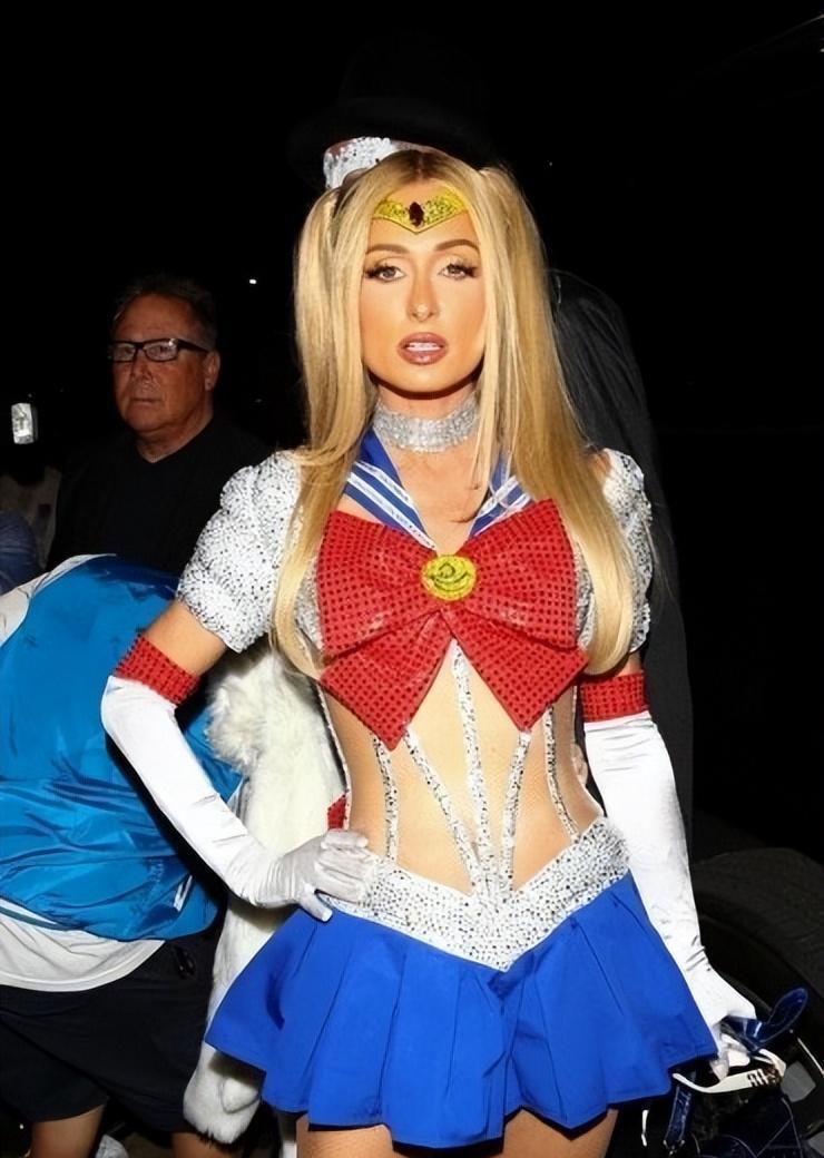 帕丽斯·希尔顿|希尔顿姐妹花:41岁大姐变着花样秀恩爱,39岁小妹三胎得子成赢家