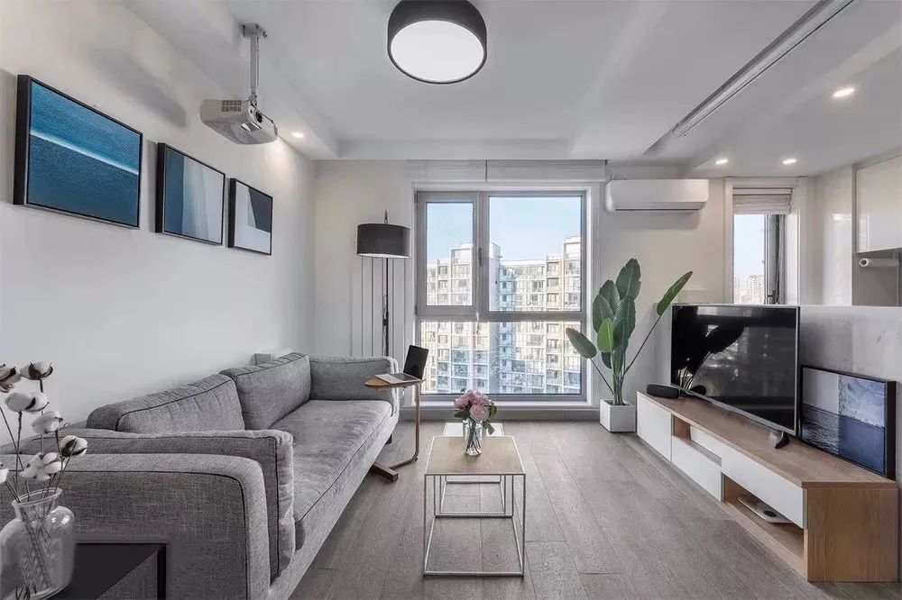 客厅装吸顶灯好吗？灯具选对了，你家客厅颜值蹭蹭往上涨