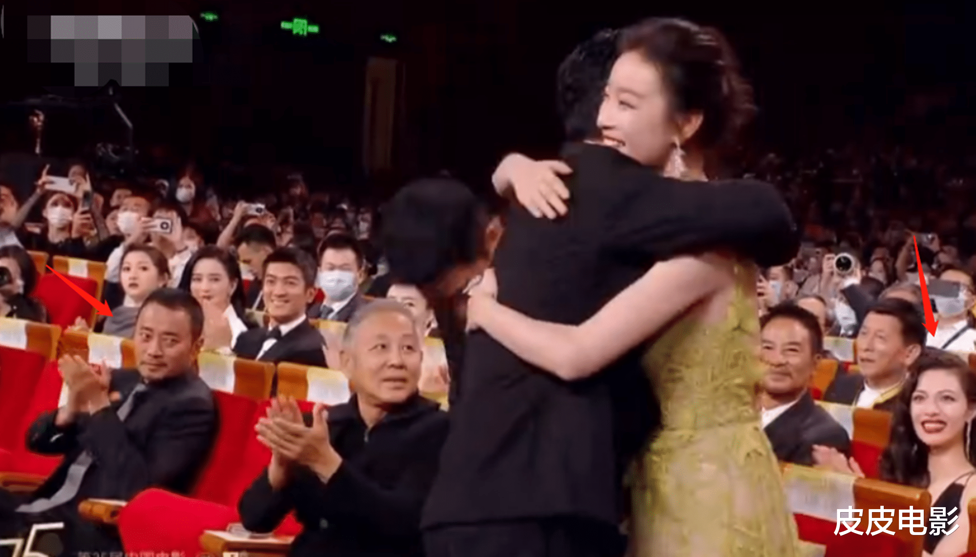 倪妮|齐溪哽咽,朱一龙捂脸,金鸡奖明星表情失控,千娇百媚,真好看