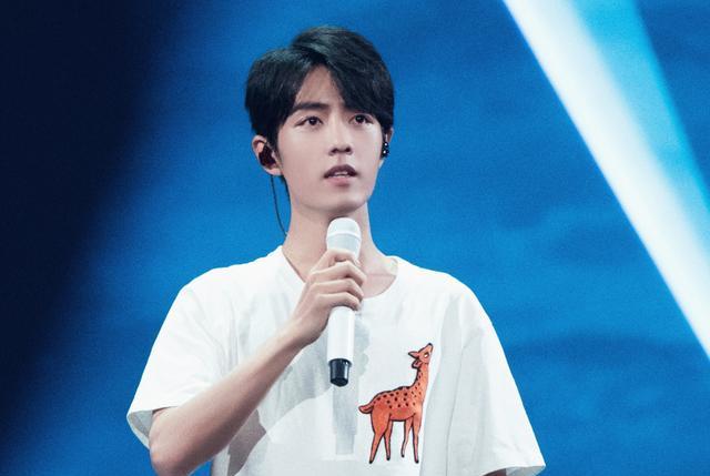 肖战|肖战官宣和“老友”续约，直言再次出发，全球代言人身份未变