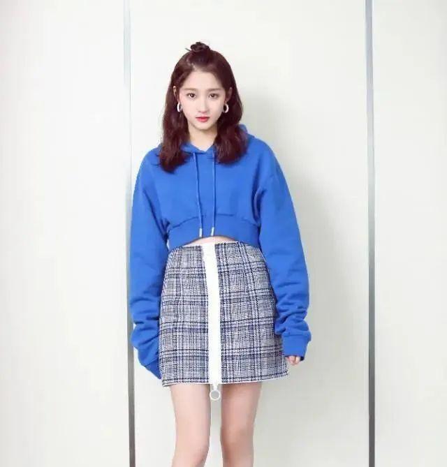 明星|10位穿紧身裙的女明星：郝蕾小肚子抢镜，关晓彤挤出赘肉