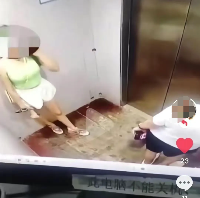 四川宜宾,一夫妻回小区,进入电梯后,瞅四下无人顿时情难自禁