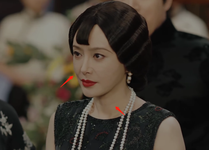 秦岚|42岁秦岚演女儿，跟剧中50岁“爸爸”一同框，画面就尴尬了