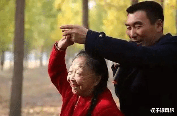 李小萌|李玉成新欢送他50万豪车，直播戴墨镜跳迪斯科，网友：无功不受禄