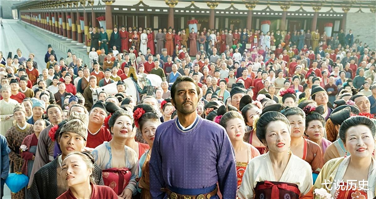 疯狂|人造酒窝风靡古今，西方人造酒窝相当疯狂，爱美要付出巨大代价