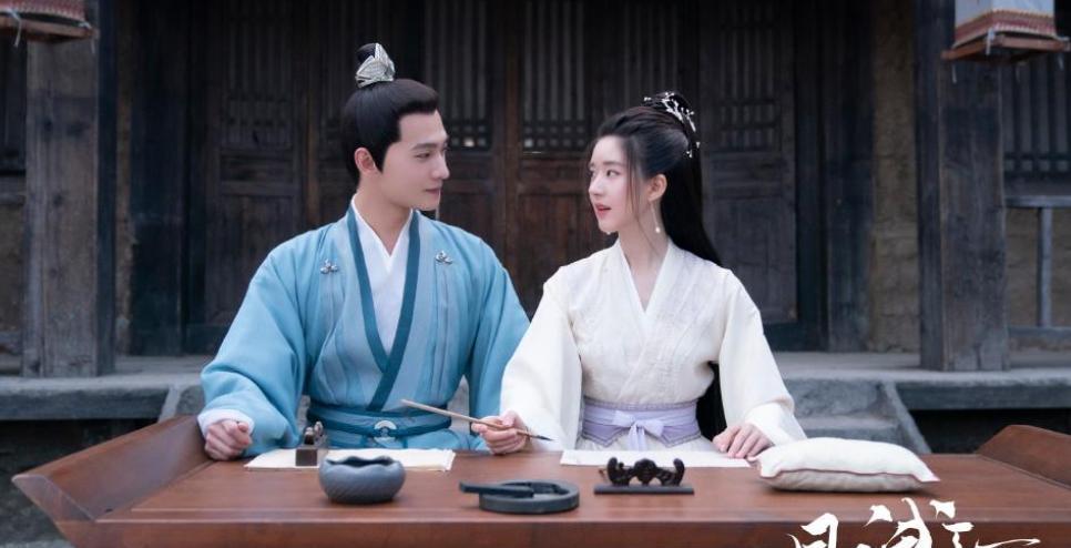 杨洋|曝杨洋赵露思是剧组夫妻，女方提分手其挽回无果，现与王楚然恋爱