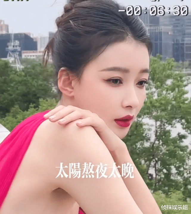 孙怡|孙怡晒活动美照,已换掉“远离男人”手机壳,彻底走出情伤