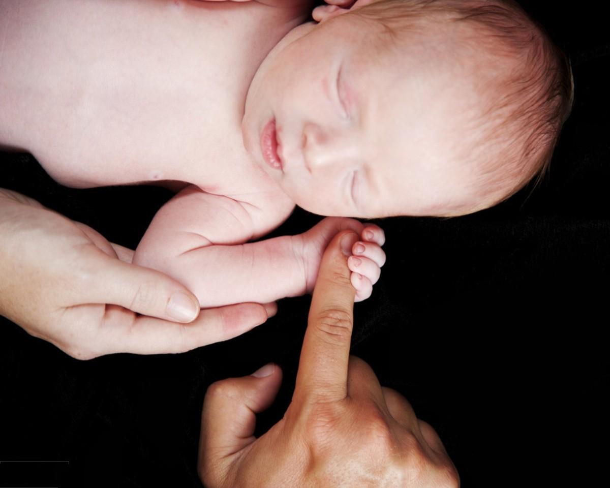 二胎|郑恺官宣苗苗生二胎，夫妻俩“协助”儿子比6的手势，这样好吗？