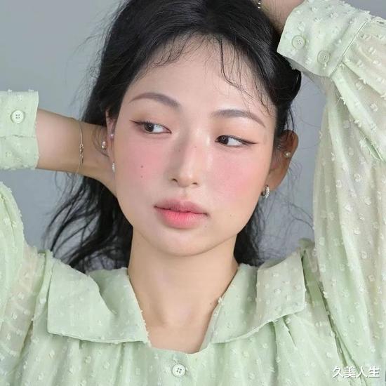 明星素颜 十级美颜加滤镜 但我和素颜和解了