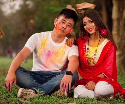 灭霸|网红刘庸飞2000公里吃灭霸炸鸡，右手戒指抢镜，网友：恋爱了？