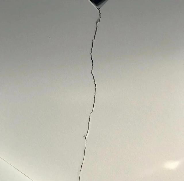 家装吊顶,这“5个方面”不明白,一直盯着也没用,接缝还是开裂