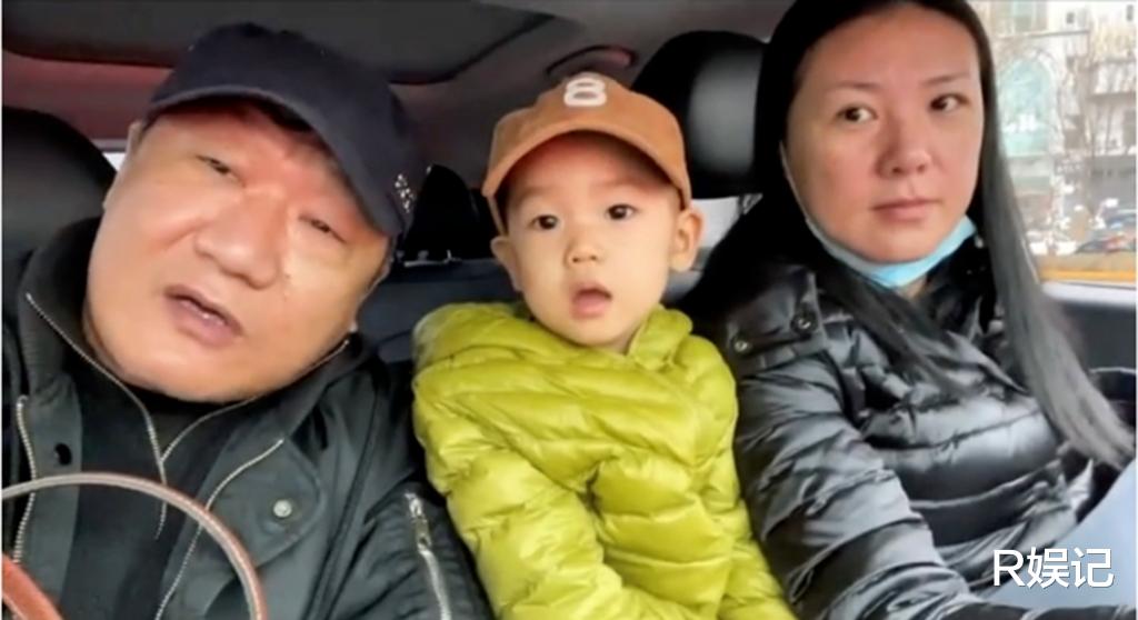 谢东|谢东：聊安倍事件蹭热度，却语无伦次，网友说求求你还是唱歌吧