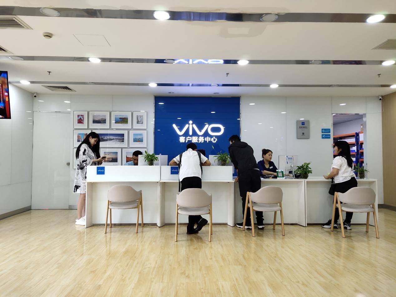 苹果|手机应该在网上买，还是去实体店买？店老板不小心说漏嘴了