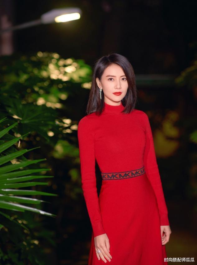 烫发 ?若你过了45,就少留长发吧,这5种“短烫发”更适合你,洋气减龄