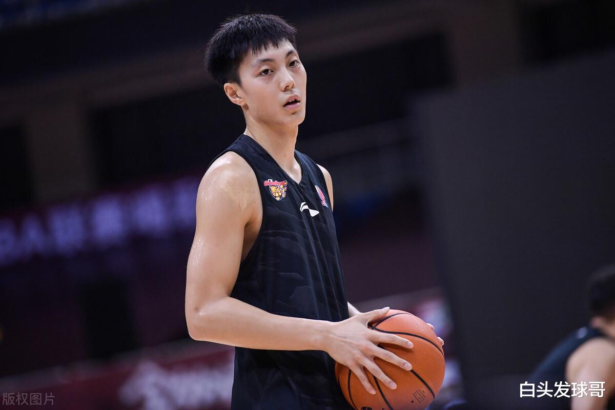 广东男篮|离队第一人！曝广东宏远198cm后卫离队，杜锋朱芳雨无力挽留