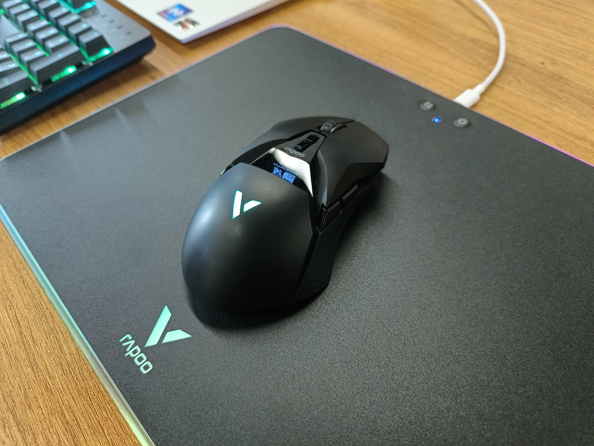 雷柏|雷柏V10和V950Q打造桌面RGB美学，这套装备有点东西！