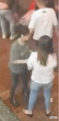最后被捕的沈某俊:在一行人中咖位最高,灰衣女子一直向其求情