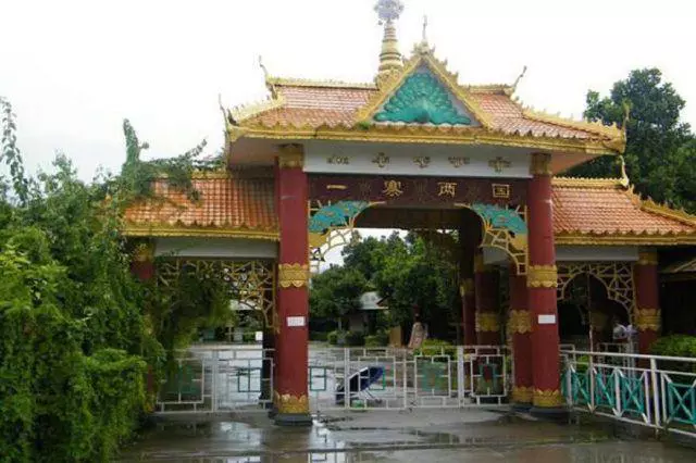 |镶嵌7777颗玉石的“中缅友谊桥”,过桥费仅30,玉石却所剩无几