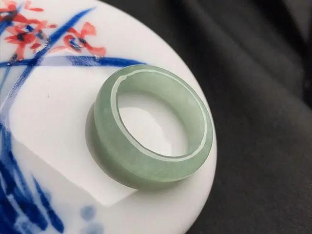 |玻璃种翡翠的替身水沫子？行家教你如何区分玻璃种翡翠和水沫子！