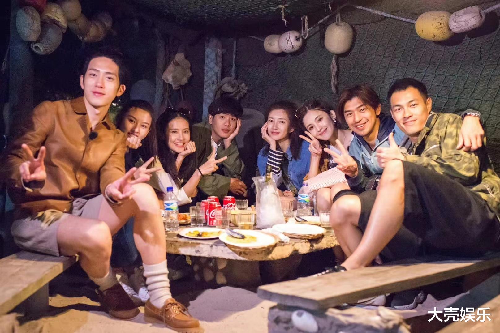 杨幂|杨幂新综艺拍摄条件差,上万元的靴子被弄脏,连跟拍的狗仔都抱怨