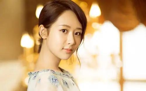 杨紫|“坎坷童星”杨紫:作品接连出事,曾被网友骂出圈,依然向阳而生