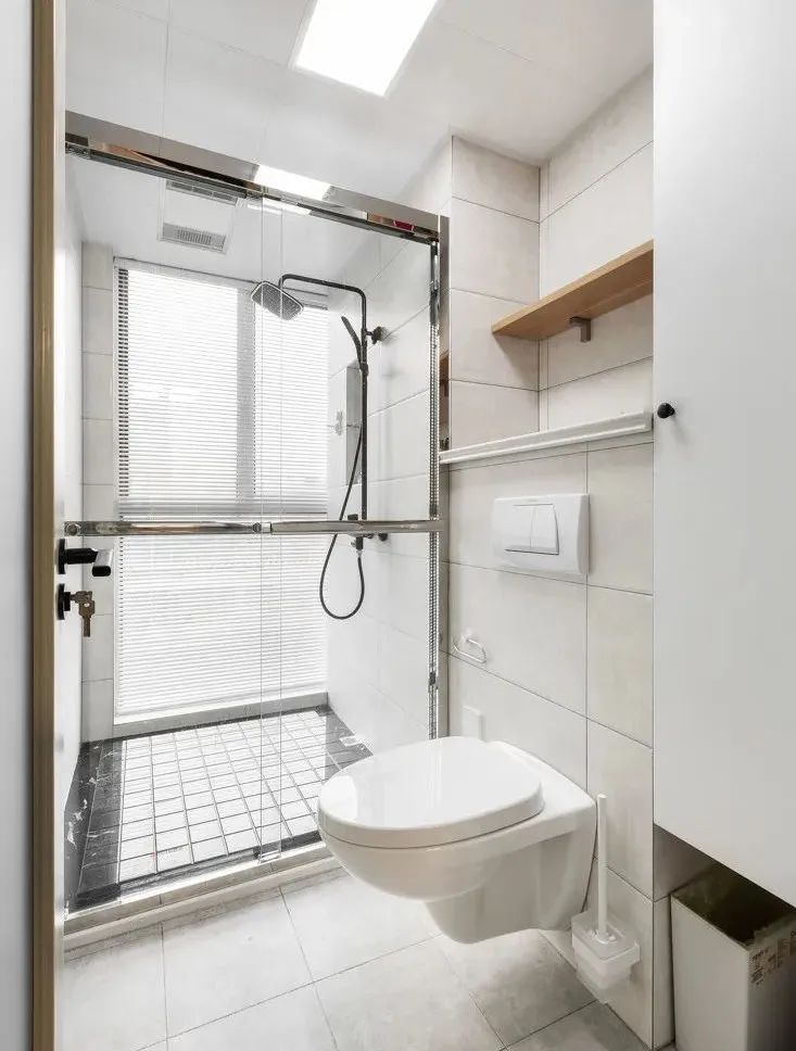 以后我有房,客厅阳台也不装推拉门,用木板抬高20公分,好看实用!