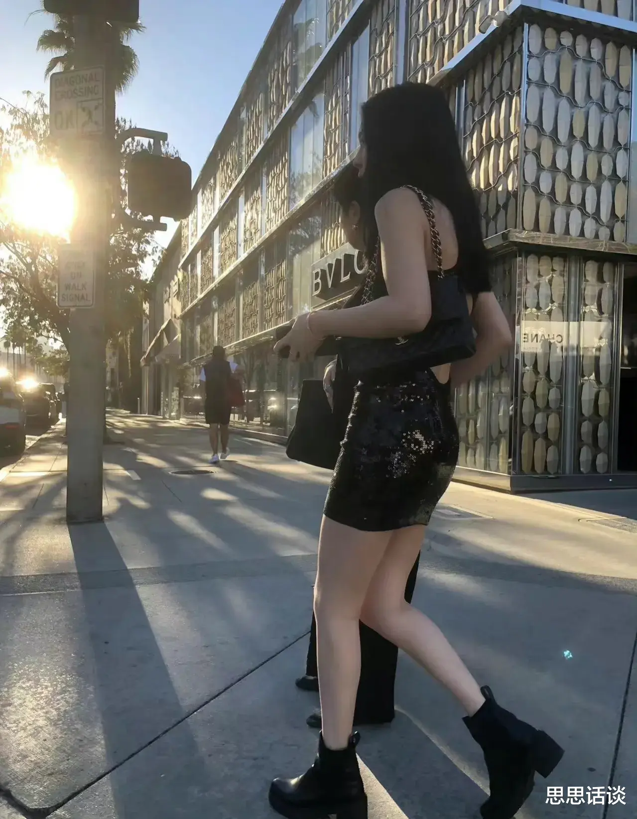 李咏|李咏妻女哈文深夜发文!