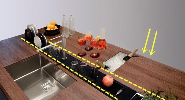 再装岛台都学学，中间加10cm宽收纳区，台面三分离，做饭效率翻倍