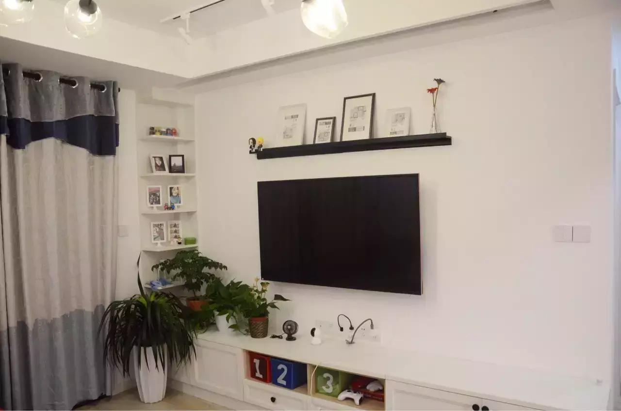 78平现代两居室,硬在主卧给媳妇挤出一个衣帽间,温馨又实用