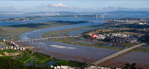 浙江省|邓刚都不敢这么玩!浙江仨男子钓鱼被困原始森林,无奈向警方求助