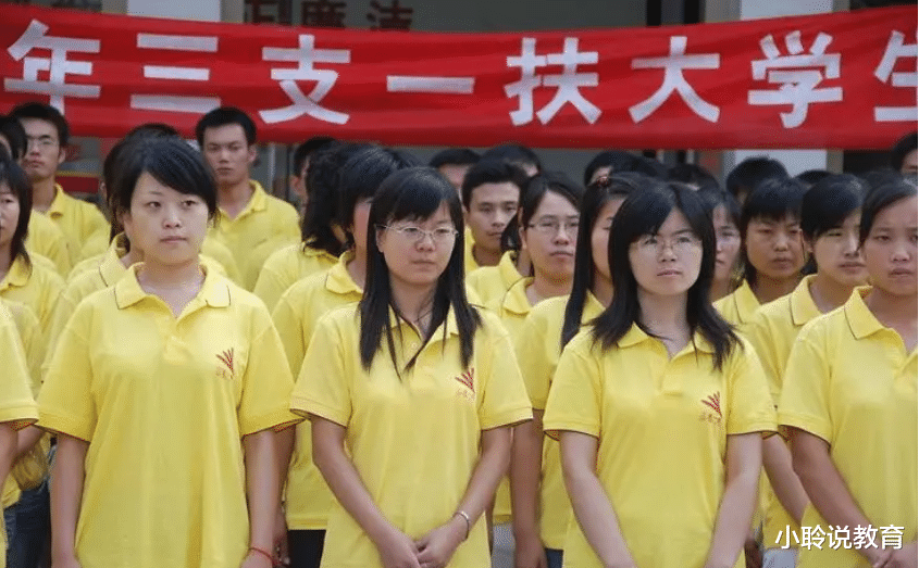 关晓彤|关晓彤考编成功,鹿少三进三出均遗憾落榜,为啥明星也钟爱铁饭碗