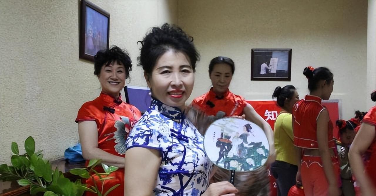 女子爱上黑人小伙引家人反对,女子:他的好只有我才懂