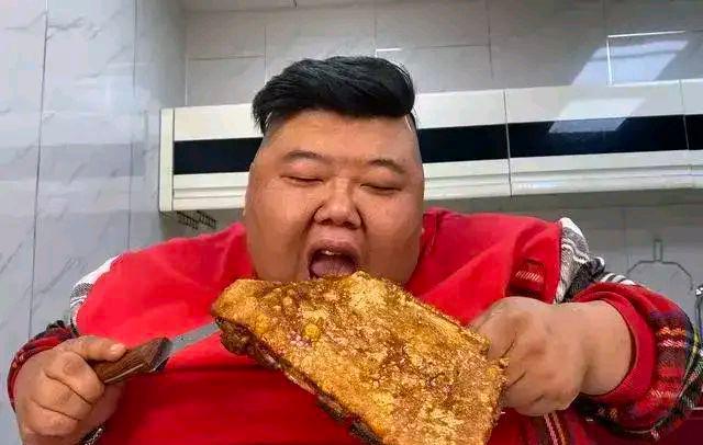 染发 网红胖猴仔被曝减肥出问题，带着呼吸机做运动，助理发文不容乐观