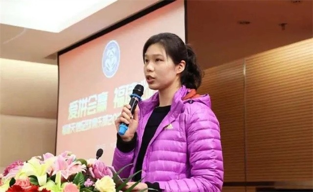 徐云丽|女排副攻徐云丽：母亲\洋飘\7年还债，退役后成为郎平得力助手