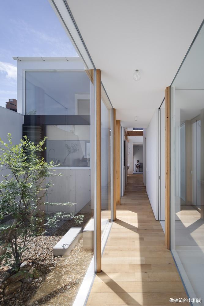 狭长地块上的住宅设计：置入庭院空间是关键