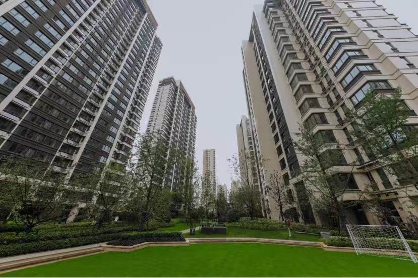 房价|人口总趋势下降，房市热度为何不降？开发商大拆大建，未来卖谁