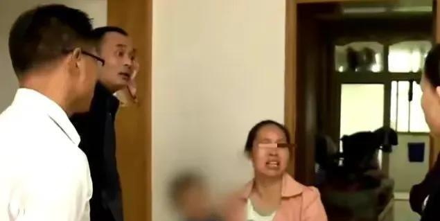 纪实女子抛家弃子与男友私奔,5年后女子提分手,女子:他不领证