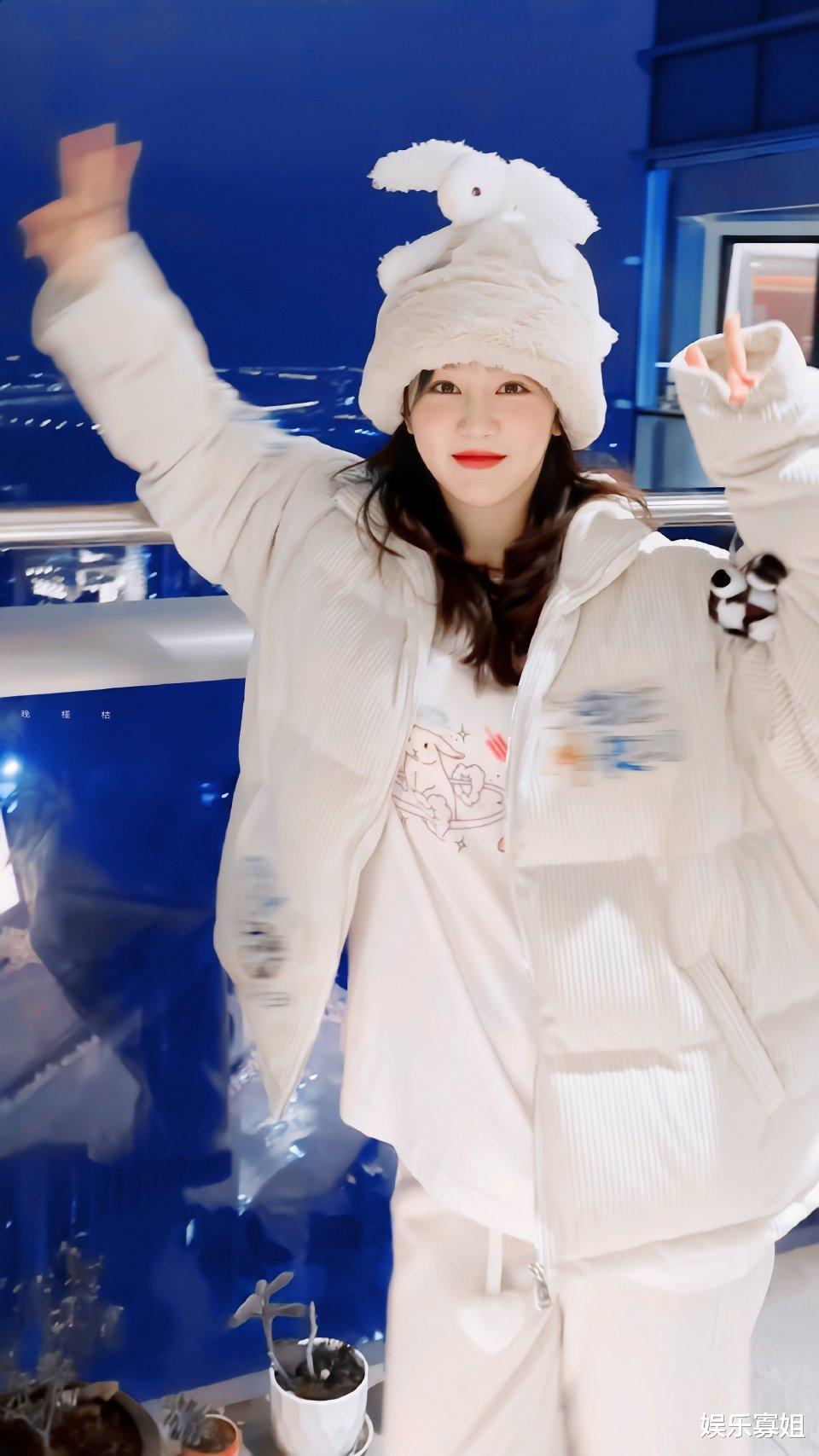 杨紫|杨紫拍摄新剧《199爱》腿部受伤，粉丝好理智，并没有责怪剧组