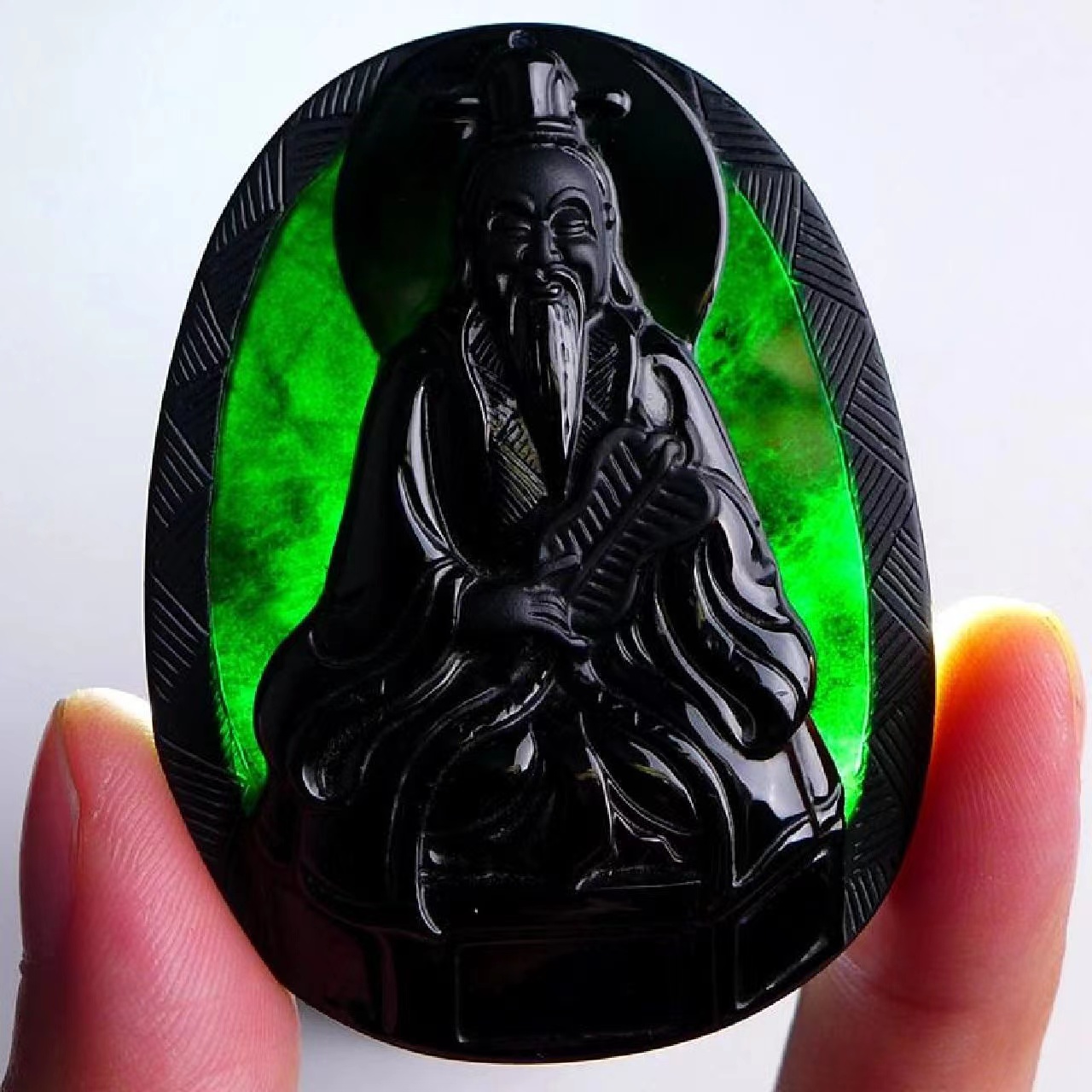 |墨翠鉴赏-如何挑选品质优良的墨翠