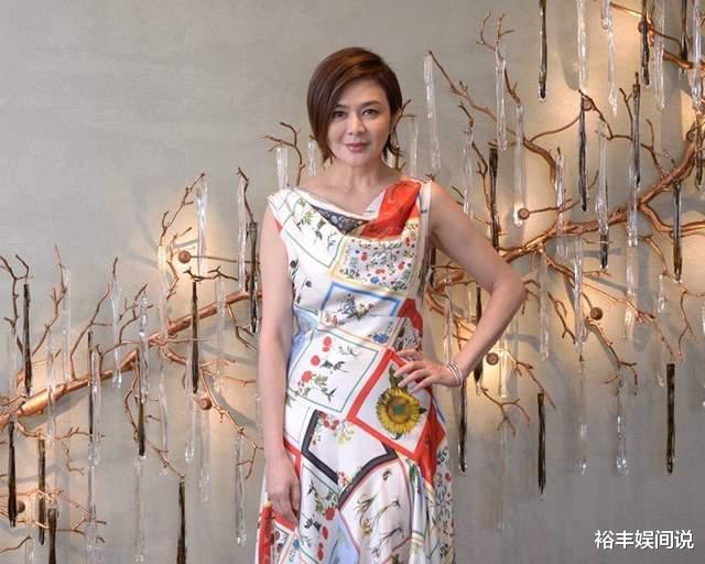 关之琳|关之琳贵气现身!戴价值4500万的首饰,拍卖善款部分用于慈善