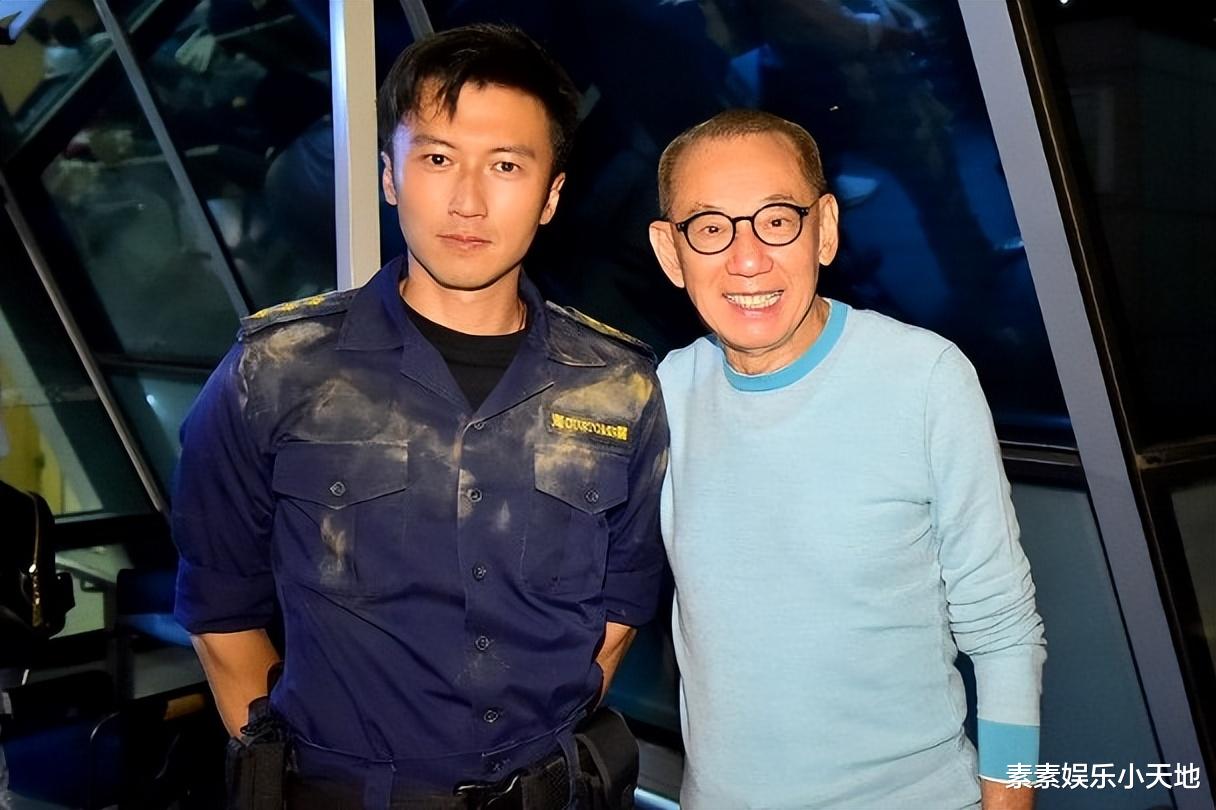 杨受成|杨受成探班新片剧组：谢霆锋被委以重任，戏服上面沾满灰尘